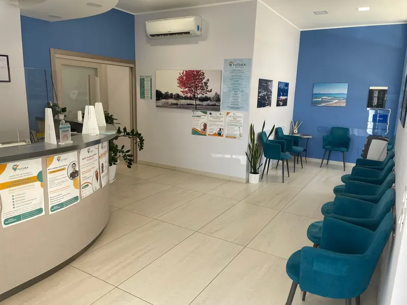 La sala d'attesa del Centro Medico Futura a Brolo